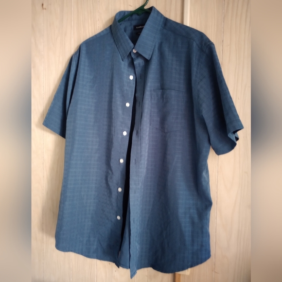 Croft & Barrow Short sleeve button up - Picture 2 of 8